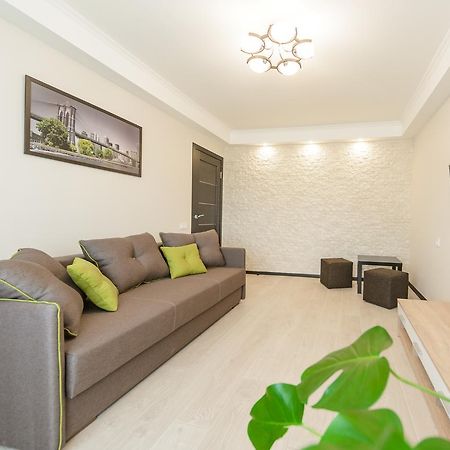 Artal Apartment On Iordanskaya 22 Kyiv Exterior photo